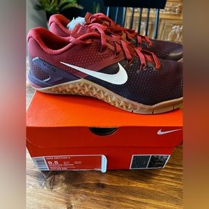 Nike Metcon 4. Maroon.